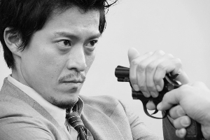 小栗旬在《CRISIS 公安机动搜查队特搜班》中饰演刑警