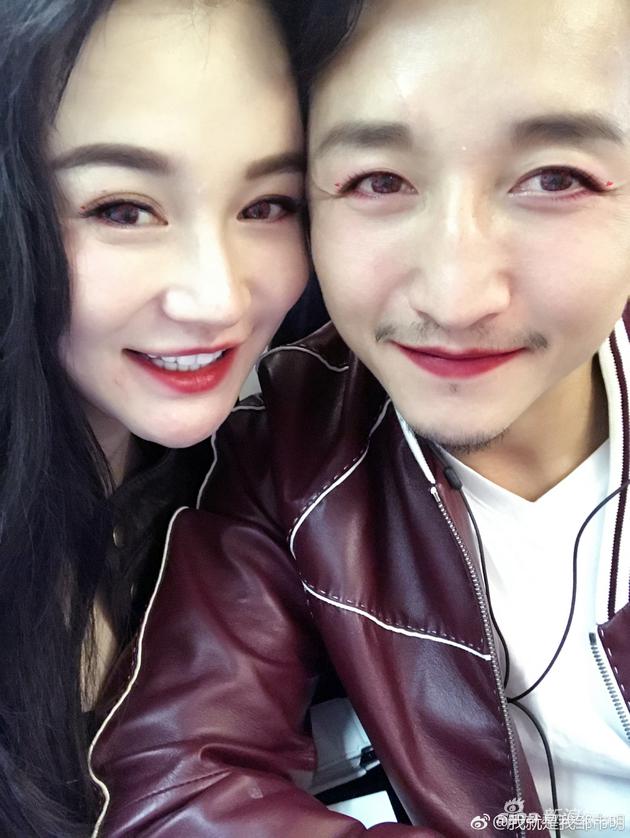 滤镜之后两人比美