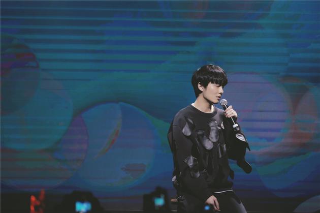 明望组合首支单曲《仰望》上线 全新身份正式