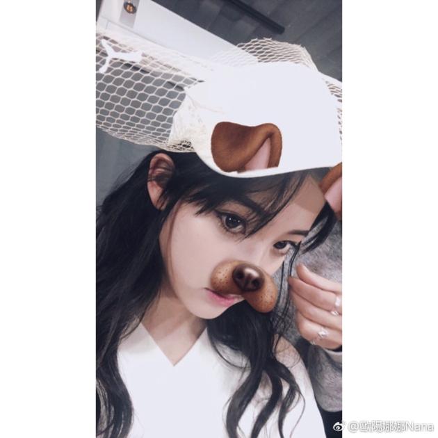 欧阳娜娜妩媚猫眼妆抢镜