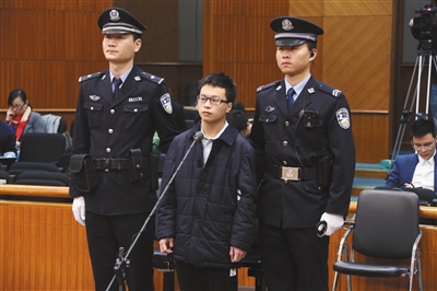 胡某因涉嫌盗窃在北京市第一中级人民法院接受审理。通讯员 李佳 摄
