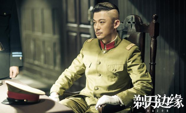 芦芳生泰然端坐