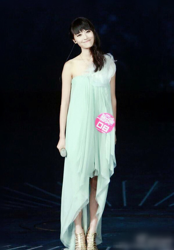 杨洋改名杨菲洋，11年参加快女出道