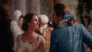 《美女与野兽》的故事中，贝儿是个有独立思想的女孩