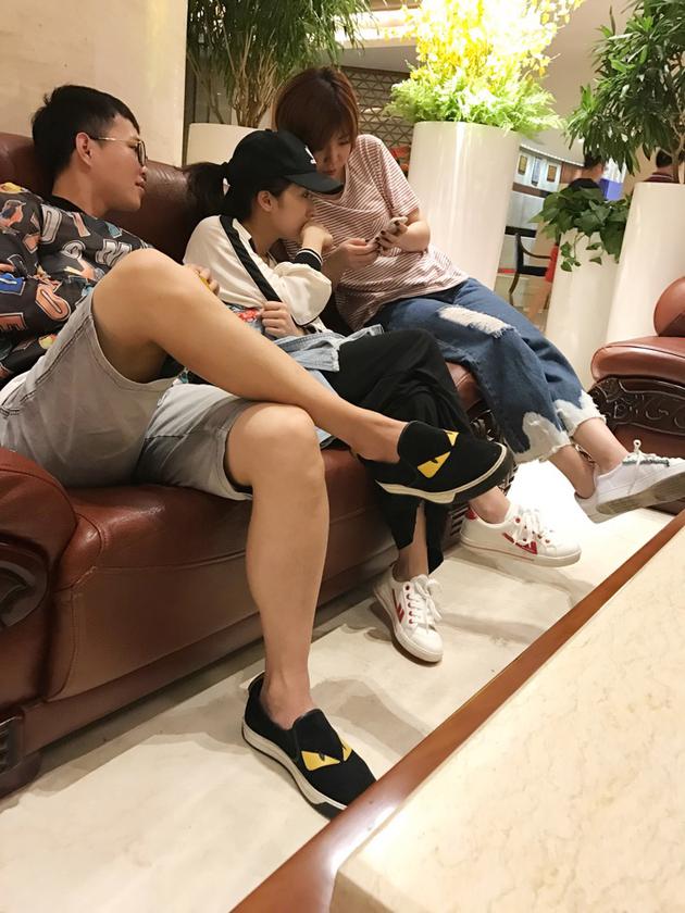 李念与工作人员
