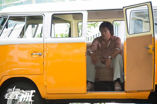 刘青云在电影《毒。诫》中饰演“传奇黑帮大佬”陈慎芝