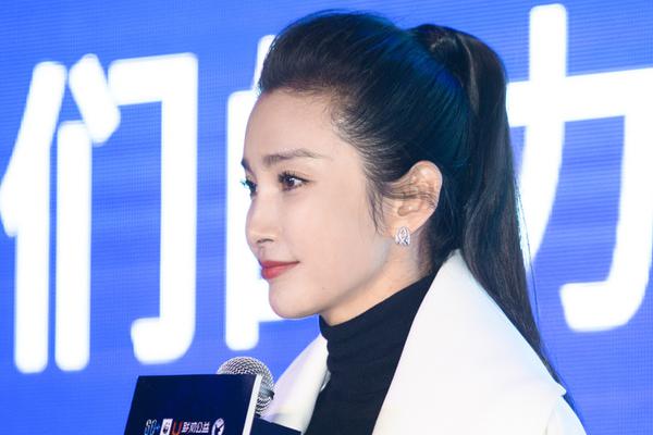 阿迪达斯清风系列