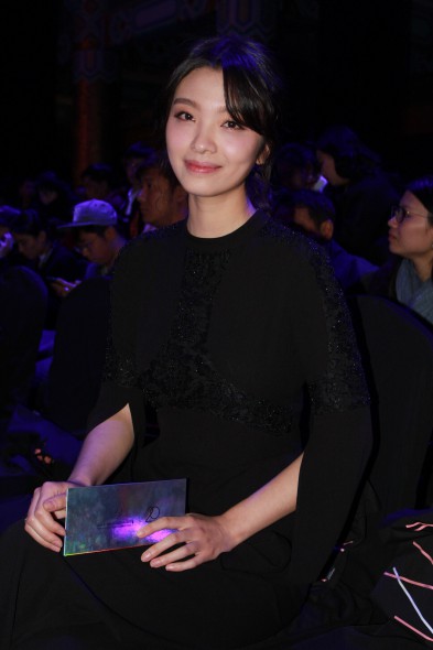 张杨智子惊艳亮相国际时装周