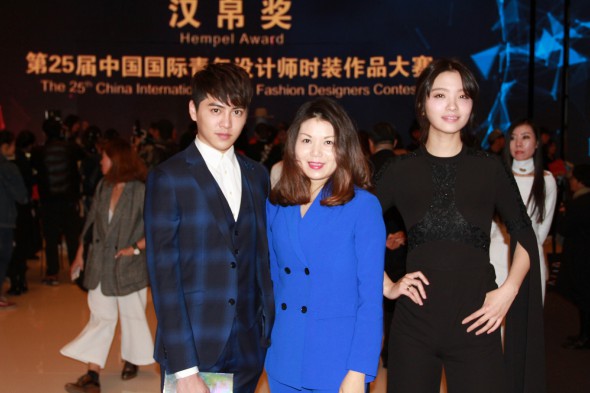 黑衣长腿秒杀众人