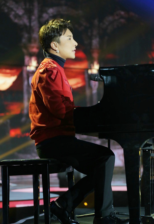 曹轩宾现场弹唱