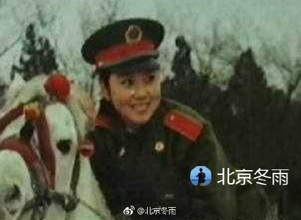 闫妮27年前军装照貌美清纯