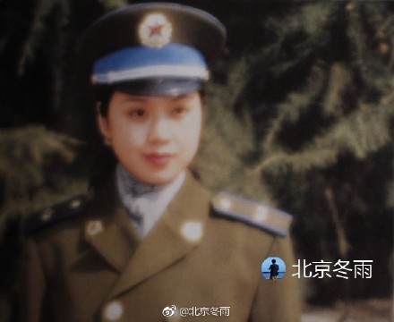 闫妮27年前军装照貌美清纯