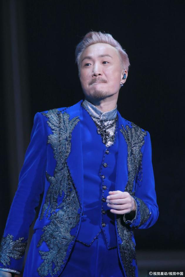 郑中基观光为妻子拍泳装照:她不让我果真