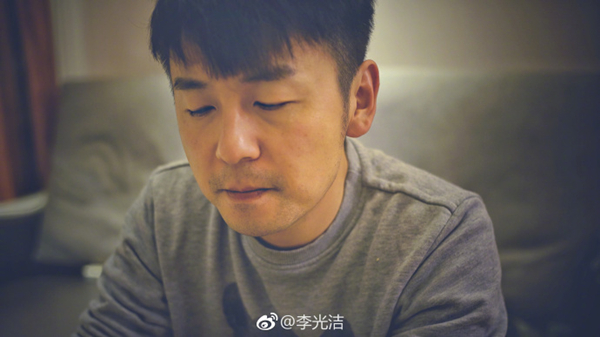 组图:李光洁晒摄影作品 竟让演员雷佳音出柜