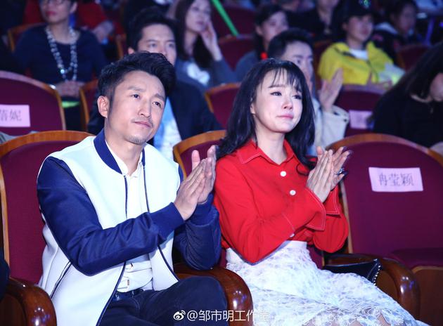 邹市明和娇妻冉莹颖出席活动