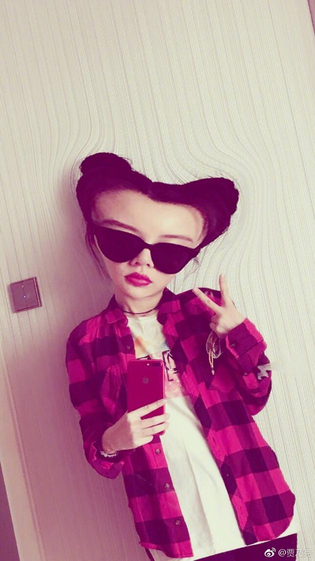 贾乃亮恶搞李小璐的自拍