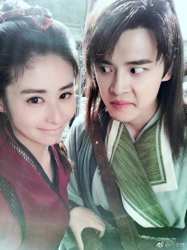 颖儿付辛博晒搞怪照互动:互相伤害吖(图)|付辛