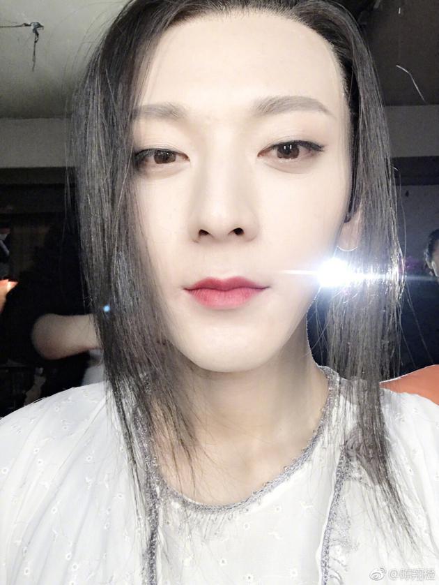 陈翔化女生妆容自夸是“陈冰冰”