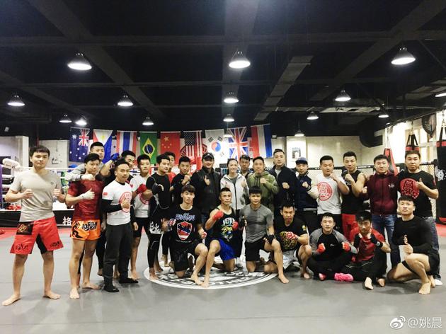 姚晨微博收入_真要练排山倒海？姚晨宣布正式进入职业拳手特训