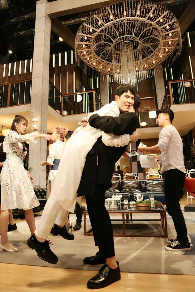 萧敬腾惊喜庆生