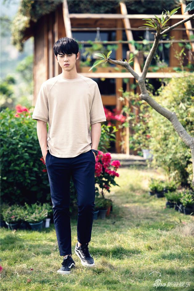 谢彬彬安逸飞惆怅