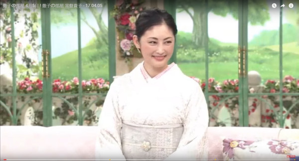 常盘贵子日前穿着典雅和服上《彻子的房间》。