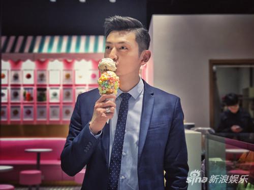 梁大维西装卖萌