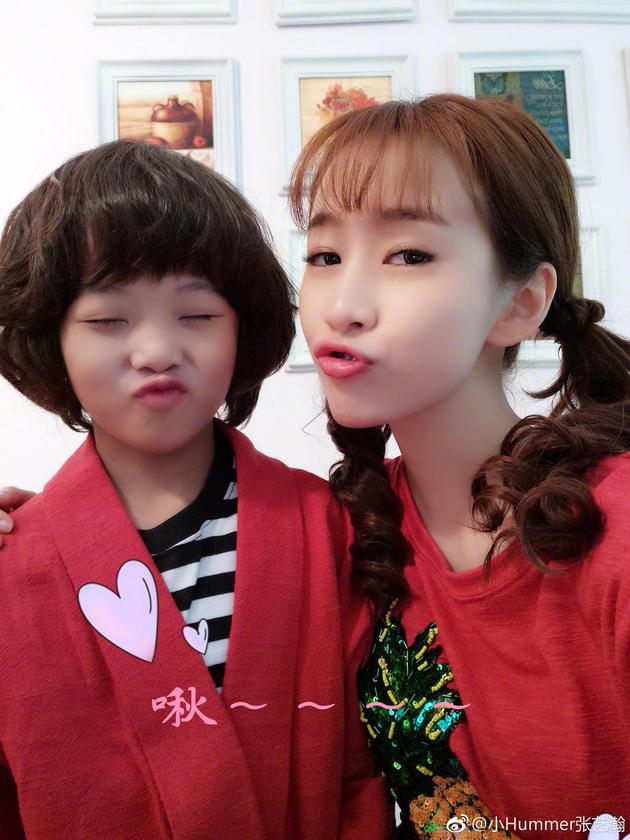 张义瀚刘美含晒照