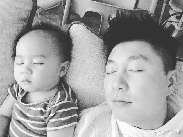 李小鹏晒亲子合照