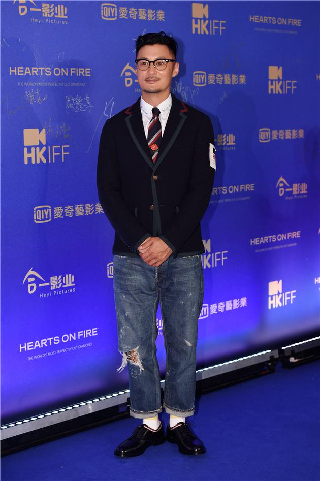 余文乐亮相香港国际电影节红毯