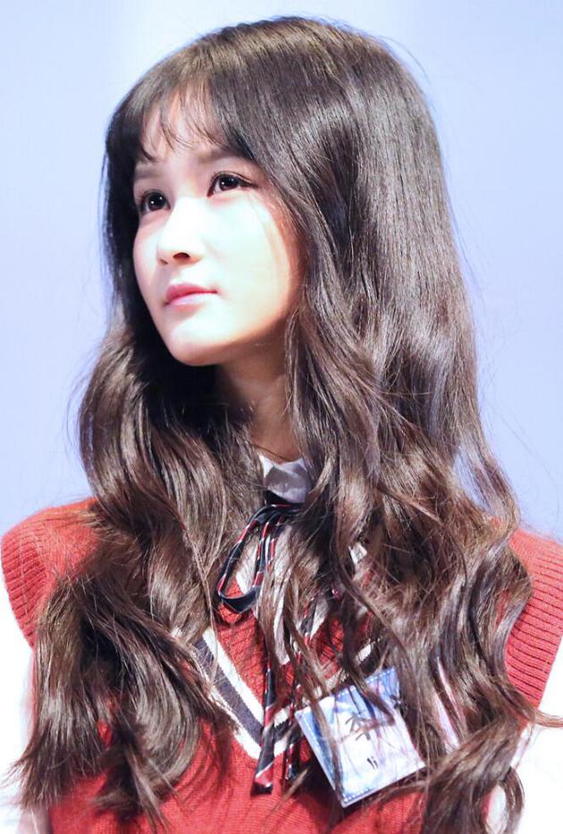 《闪光少女》艺考 李诺卷发校园风显青春活力