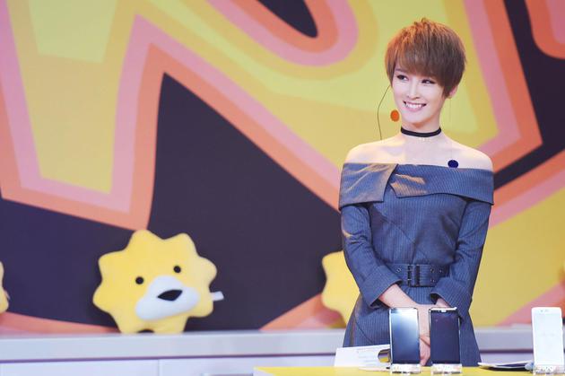 谢楠新综艺直播首秀嗨翻全场 辣妈主播妙语秀