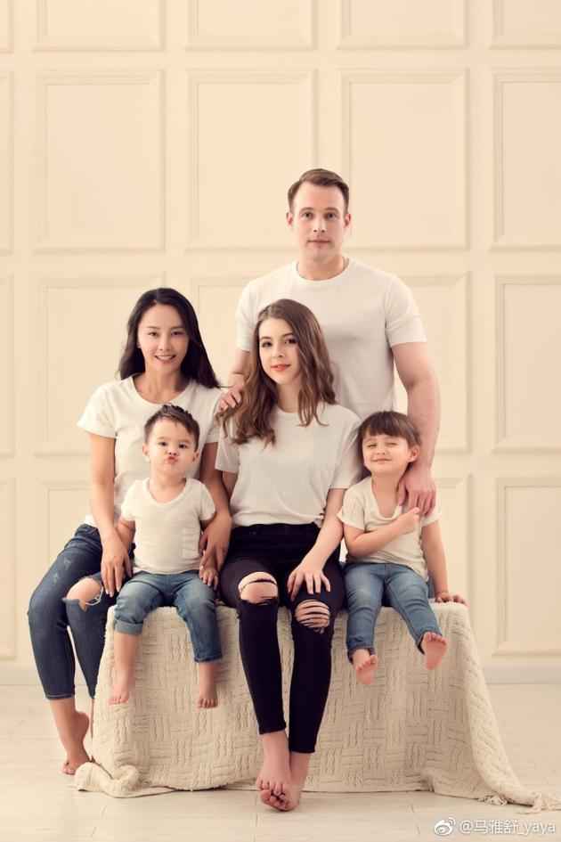 马雅舒微博晒全家福 称老公和孩子就是她的幸