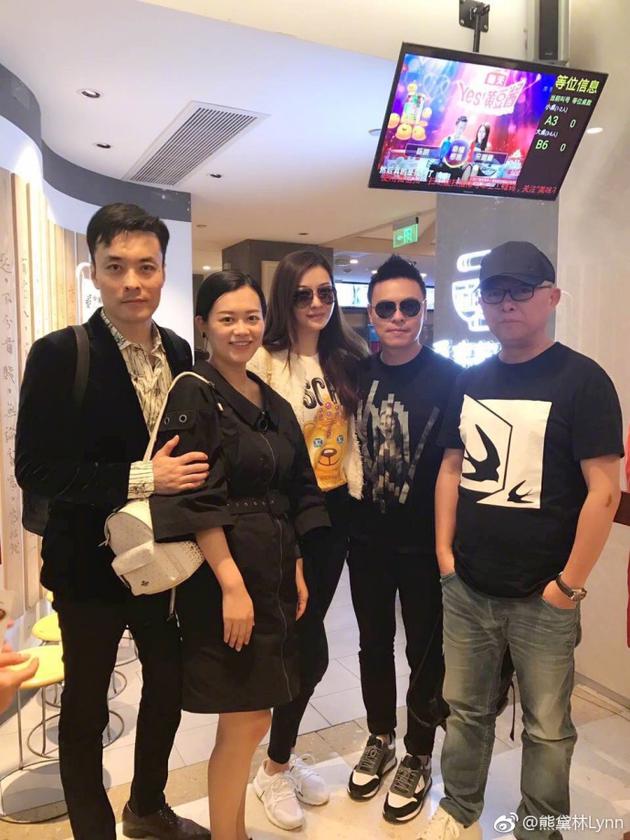 熊黛林吃小面晒与孟非合影 网友：孟爷爷胖了不少