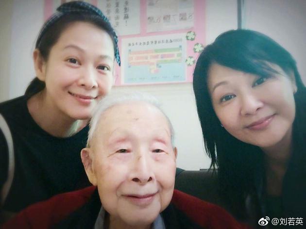刘若英一家温馨合照