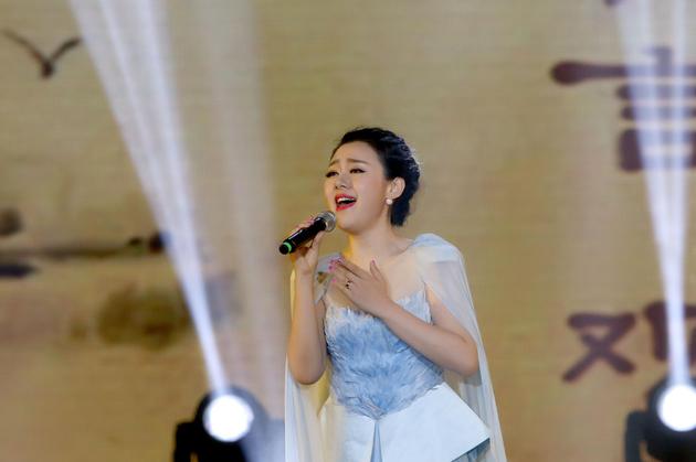 青年女高音歌唱家徐晶晶东方歌舞团女高音歌唱家徐晶晶《我的祖国》