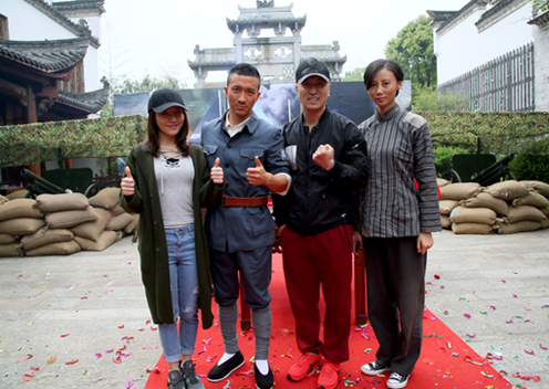 电视剧《逆战》开机仪式主演合影