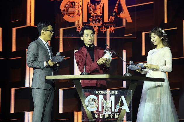 蒋敦豪领奖现场照