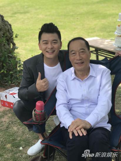 张戈变迷弟与“陈老”白志迪合影