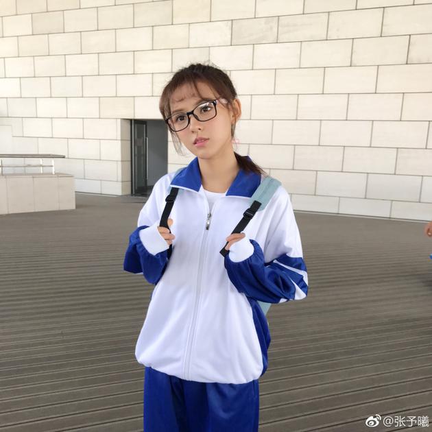 张予曦学生装青春可爱思聪最美前女友实至名归