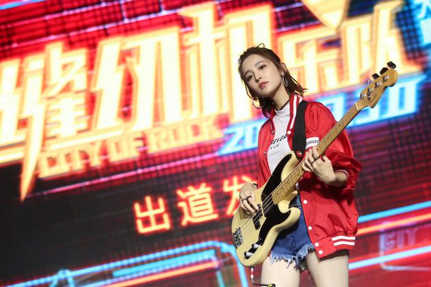 大鹏携缝纫机乐队成员首亮相 锁定国庆档上映