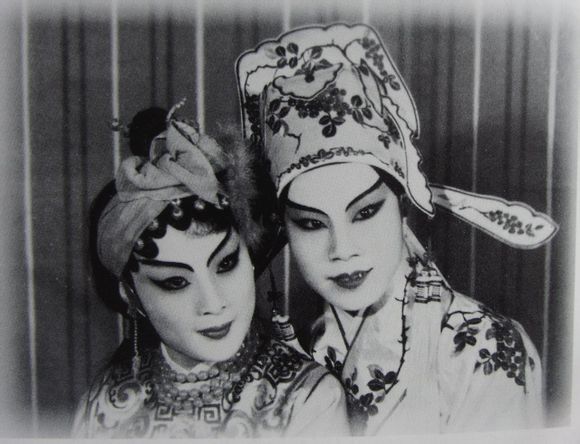 1944年9月，徐玉兰、傅全香在美华大戏院演出《黄金与美人》