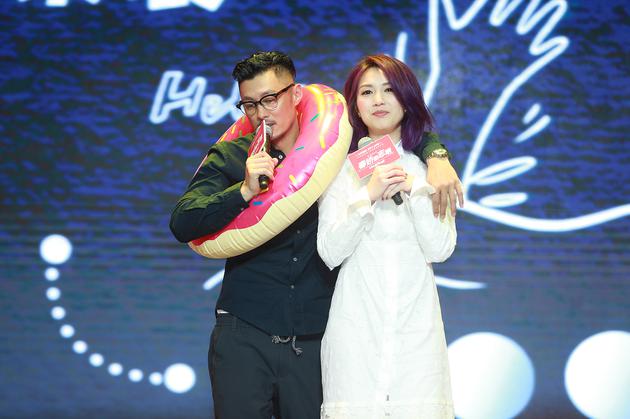 阿乐现场示范溺水时志明如何救助春娇