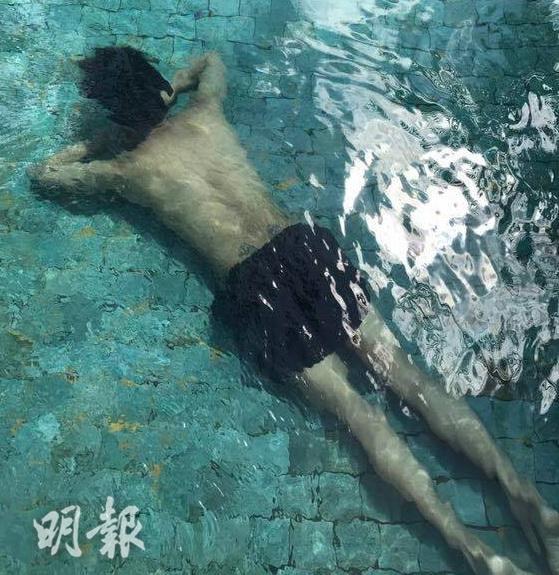 谢霆锋与王菲当年的爱的纹身,原来依然保存得很好。