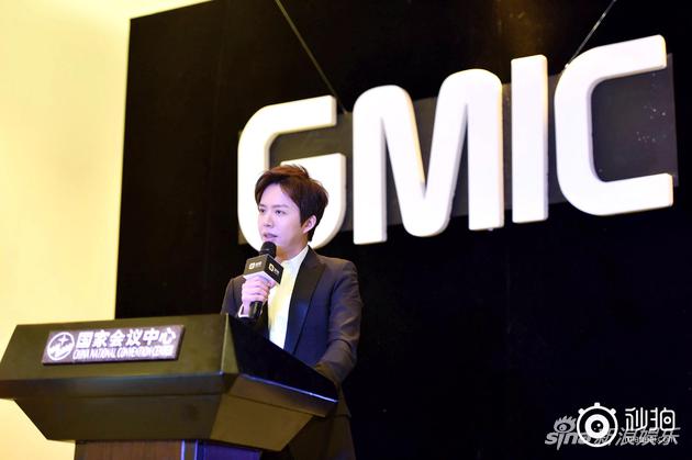 李云迪上台演讲
