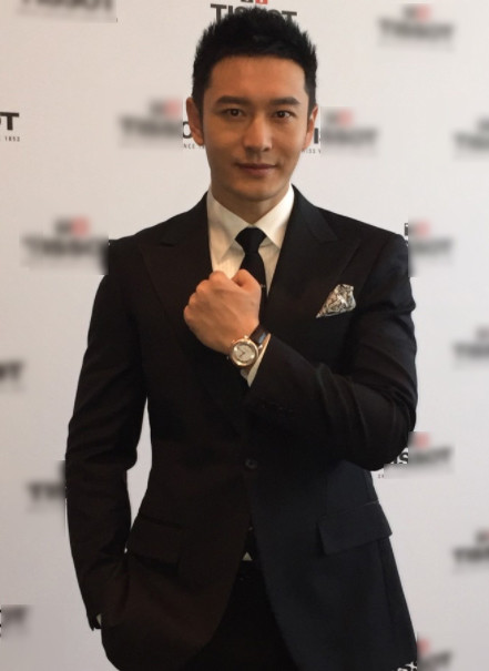 黄晓明坦言当爸爸后成熟了 会给小海绵喂奶换