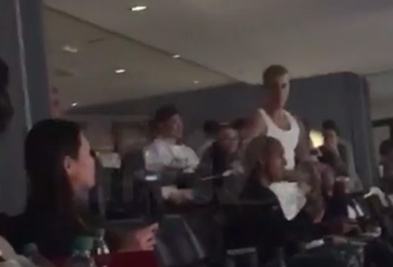 比伯随音乐起舞