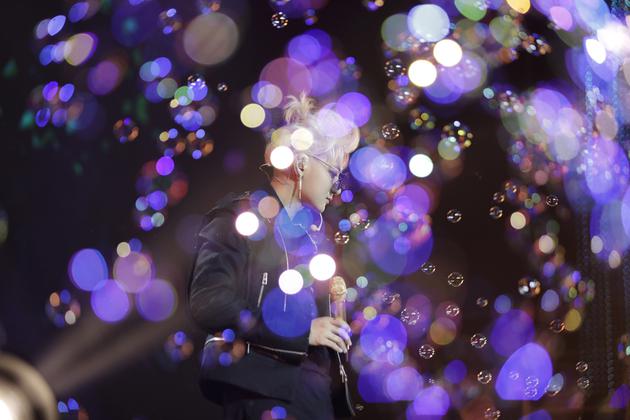 黄子韬生日发新曲预告海报 获爸爸暖心告白爆