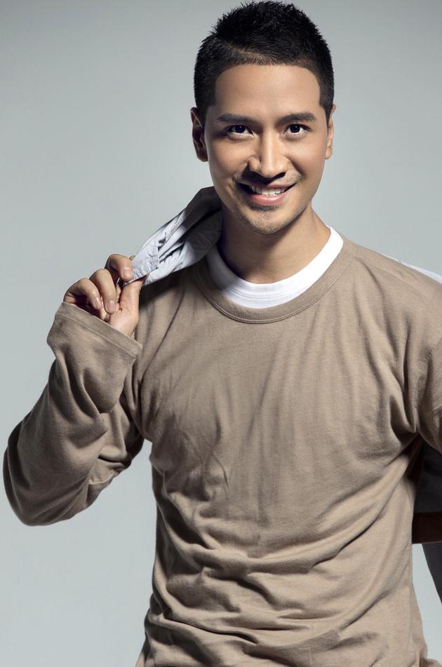 何晟铭《母亲的微笑》