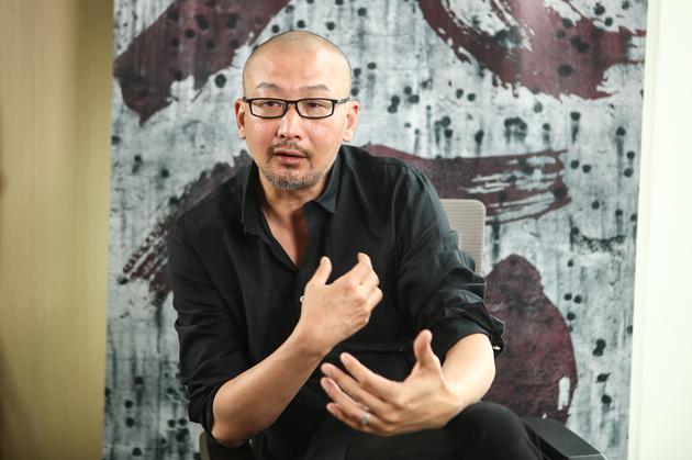 管虎在操心《八佰》这八件事 主演是谁:真不能